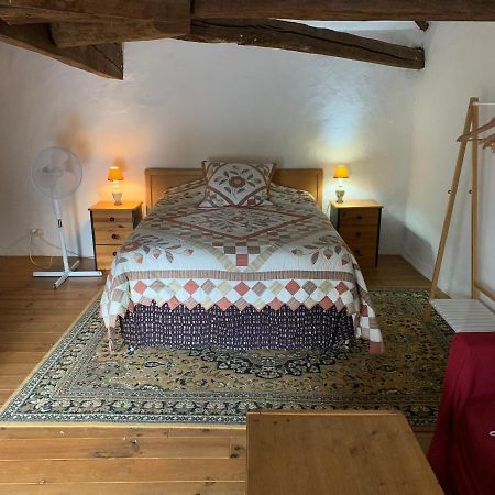 Chambre Sdb Privee Townhouse 26 Chambres D'Hotes Civray Civray  Екстериор снимка